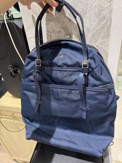 (Category: ) located in . Submitted by closetsale28 (Listing ID 1424966832, Image 1). Description: .