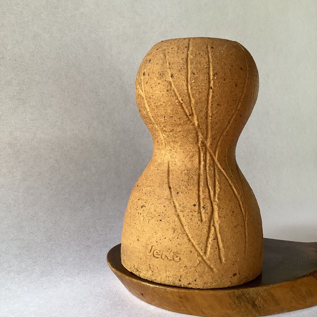 Vintage 1967 Japanese Studio Pottery Figural Bud Vase - Signed “Hitomi” - Mid-Century Folk Art (Category: Vases & Decorative Bowls) located in Davao. Submitted by atbpshop192593 (Listing ID 1425028867, Image 3). Description: Php999 Vintage 1967 Japanese Studio Pottery Figural Bud Vase - Signed “Hitomi” - Mid-Century Folk Art H: 8 inches L: 5.3 inches Please REVIEW PHOTOS First to pay SF starts at Php70 via Flash Express .