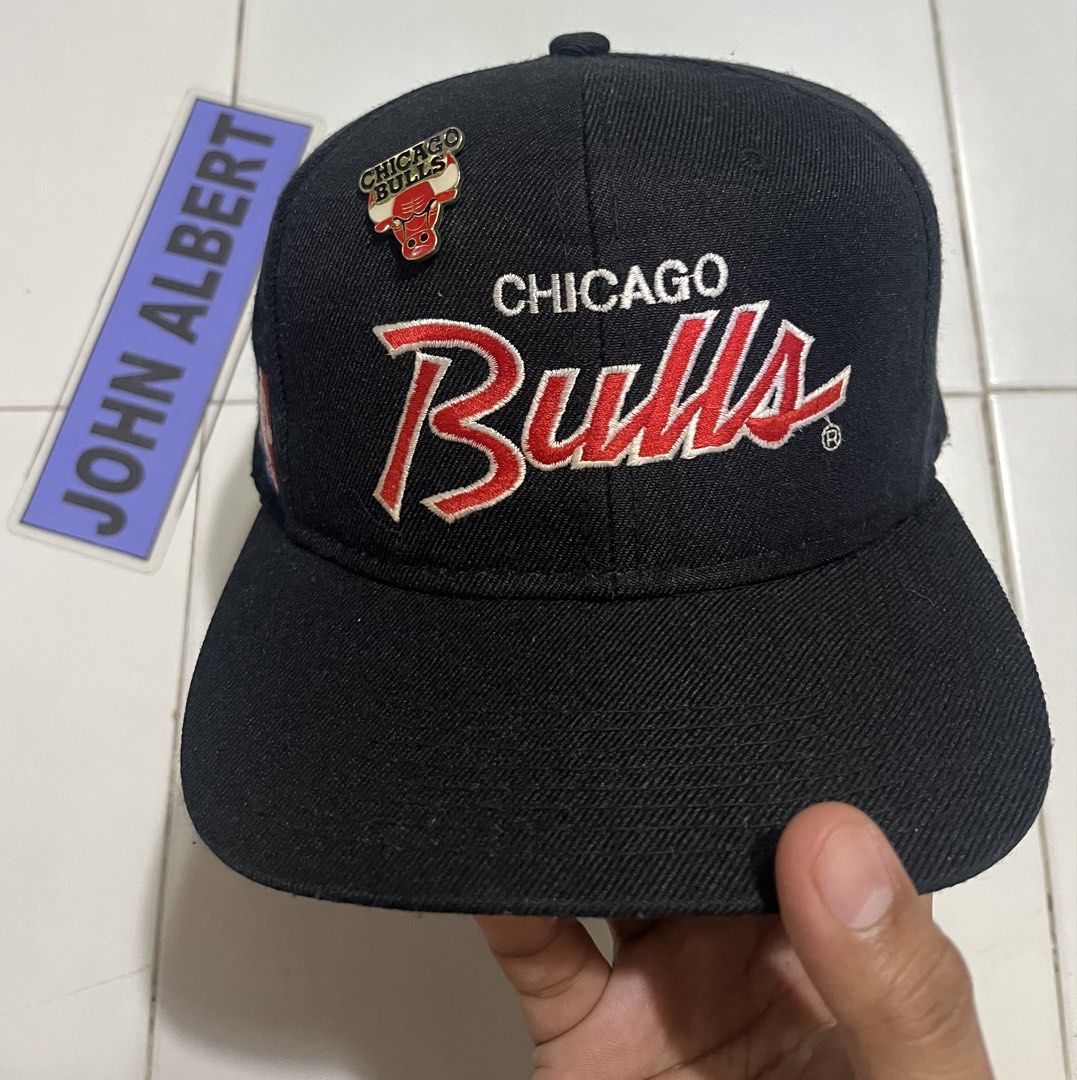 Vintage Chicago Bulls Snapback Cap (Category: Caps & Hats) located in Opol. Submitted by johnalbert.thrift (Listing ID 1424913941, Image 2). Description: Vintage Excellent Condition Youngan strap .