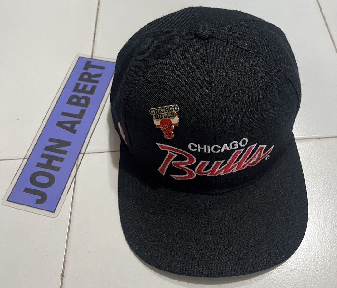 Vintage Chicago Bulls Snapback Cap (Category: Caps & Hats) located in Opol. Submitted by johnalbert.thrift (Listing ID 1424913941, Image 1). Description: Vintage Excellent Condition Youngan strap .