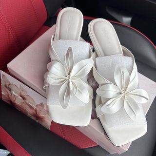 (Category: ) located in . Submitted by hanaa__ (Listing ID 1424952699, Image 1). Description: .