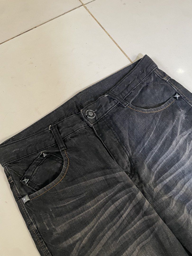 Yishion denim (Category: Jeans) located in Angono. Submitted by i.prayweprosper (Listing ID 1424890900, Image 2). Description: sz 31 on tag.