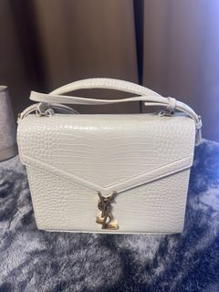 (Category: ) located in . Submitted by mavsthriftstore (Listing ID 1424929847, Image 1). Description: .