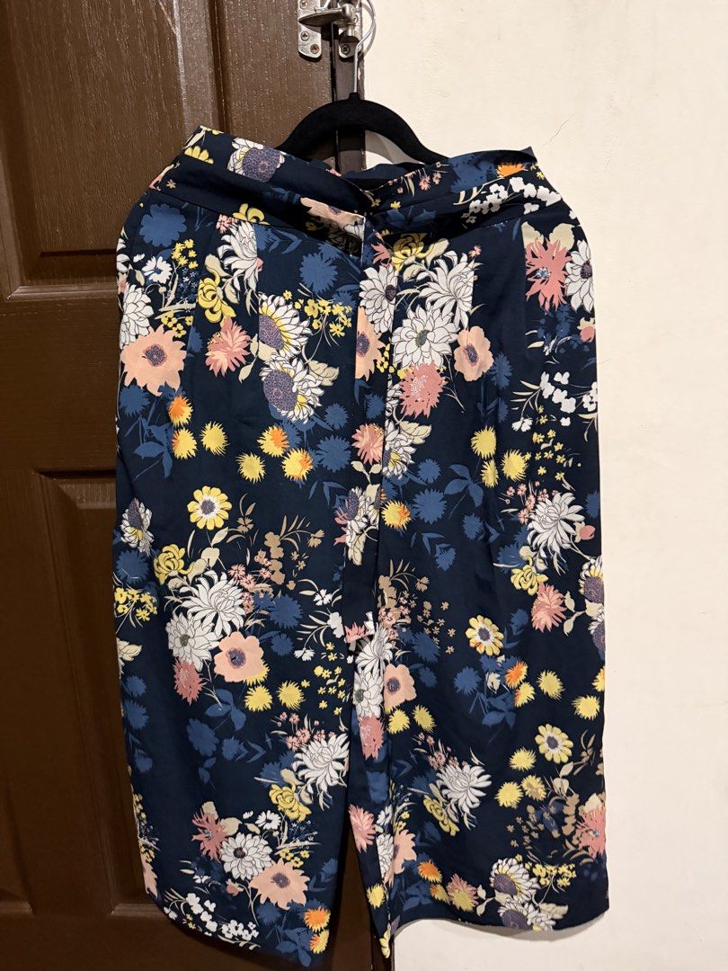 Zara Trafaluc Floral Culottes (Category: Other Bottoms) located in Cebu City. Submitted by greatstuffshopper (Listing ID 1425033460, Image 2). Description: .