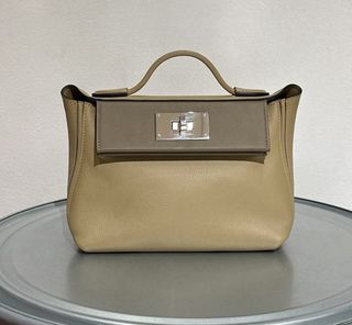 （分類：）位於 。 由 bellize.luxury 提交（商品編號 1425238005，圖片 1）。簡介： 。