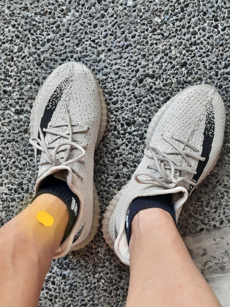 Adidas Yeezy Boost 350 V2 (Category: Sneakers) located in Las Pinas. Submitted by lbays_mint (Listing ID 1424569009, Image 2). Description: - Adidas Yeezy Boost 350 V2 - Neutral colorway/ Beige - Signature side stripe with "SPLY-350" text - Translucent sole - Laced - used once 9/10 condition👍 since it's pointed need larger one photo of inside label to follow..