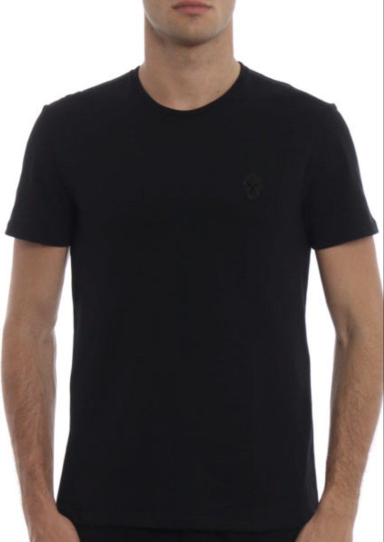 Alexander McQueen Black Skull T-shirt (Category: Luxury Apparel) located in Quezon City. Submitted by 3jsprelovedshop (Listing ID 1425155198, Image 2). Description: Black Alexander McQueen T-shirt with a skull logo. Made in Italy. Size L. The shirt has a crew neck and short sleeves. The label indicates the size as 175/100A. The shirt's measurements are L-26.5 and W-20..