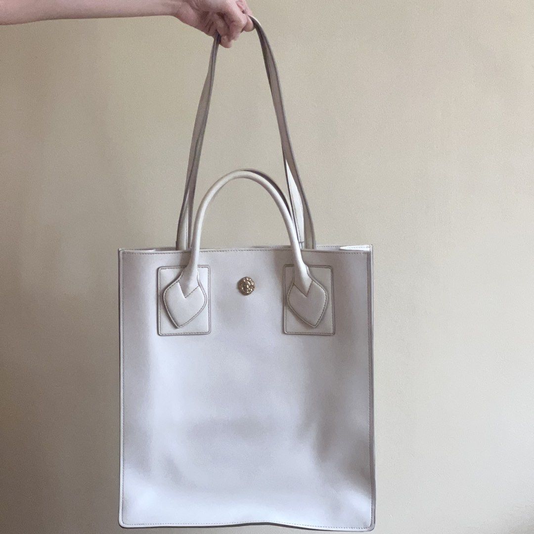 anne klein sandra shopper tote (Category: Tote Bags) located in Dasmarinas. Submitted by pinex (Listing ID 1425216813, Image 1). Description: - with pouch inside, has stain (bought like that) - same material all throughout the bag, very easy to clean - color is off white - measurements height: 15in width: 13in depth: 4.5in.