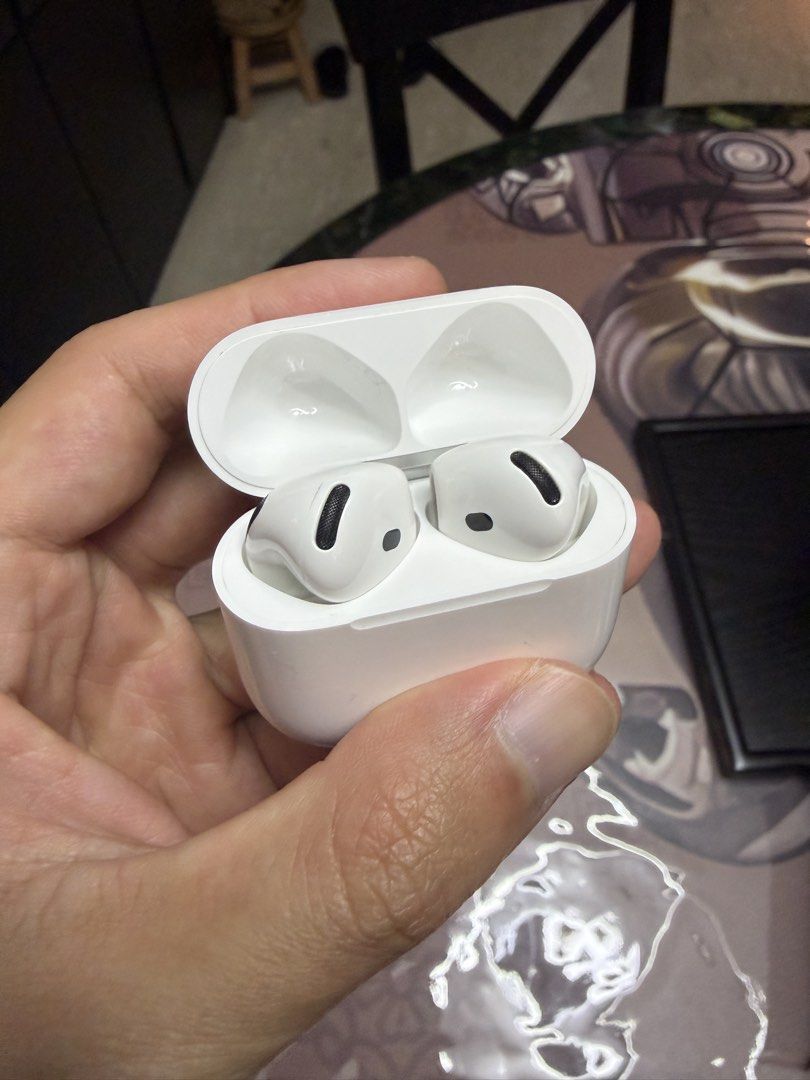 Apple AirPods 4