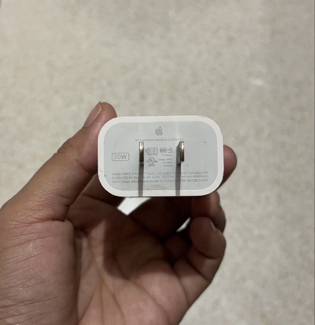 Apple charger adapter (Type-C) (Category: Chargers & Cables) located in Manila. Submitted by 2ez4mary0506 (Listing ID 1425150346, Image 1). Description: apple charger adapter (type-c) all gooods no isse pickup or deliver pm lang.