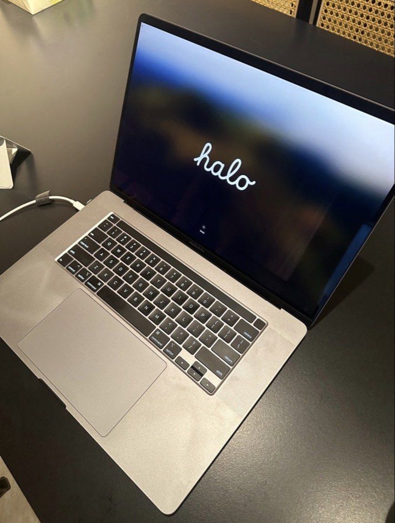 Apple MacBook Pro 16-inch (2019)420564715617003520