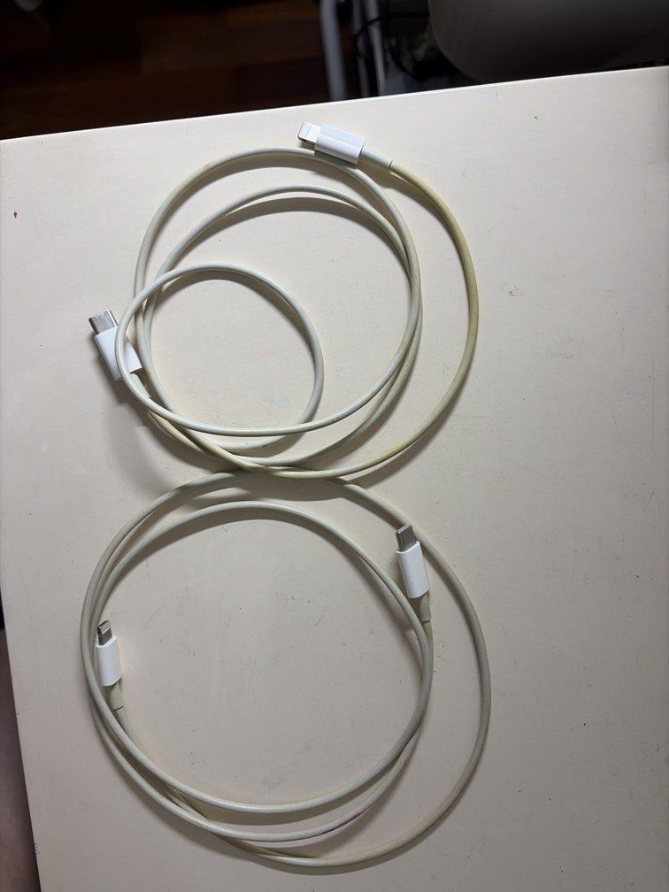 Authentic Apple iPhone lightning Cable442986534147860480