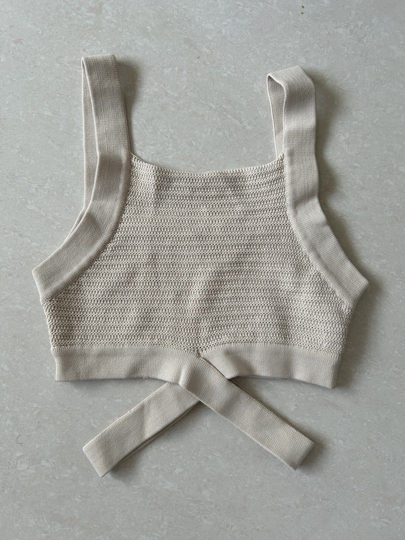 Bershka Knit Crop Top (Category: Others Tops) located in Bacoor. Submitted by dm_preloved (Listing ID 1425063894, Image 1). Description: .