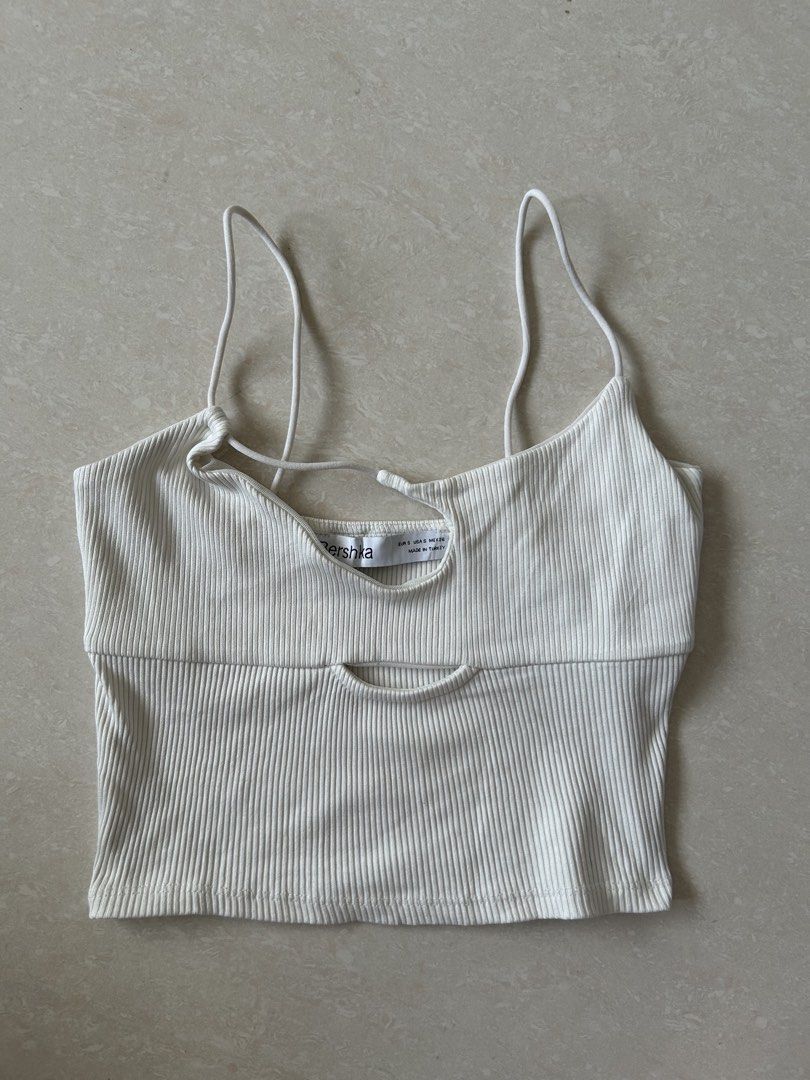 Bershka Ribbed Crop Top (Category: Sleeveless) located in Bacoor. Submitted by dm_preloved (Listing ID 1425063747, Image 1). Description: .
