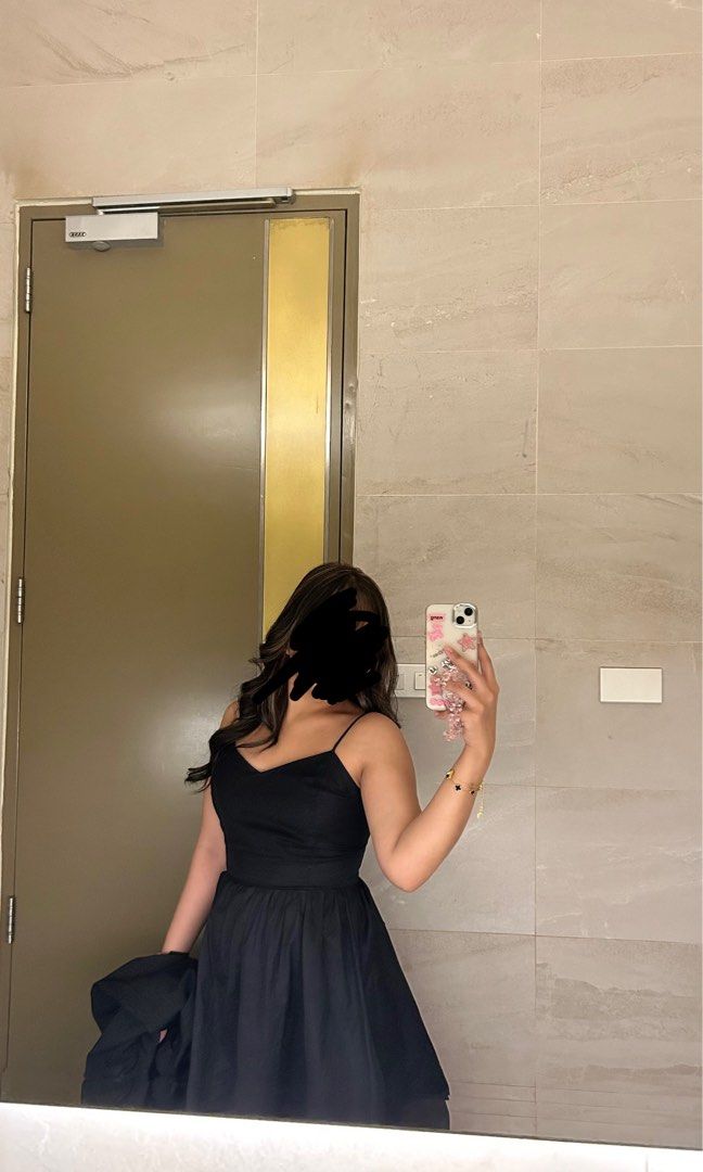 Black Dress (Category: Dresses) located in Bacoor. Submitted by dm_preloved (Listing ID 1425064443, Image 1). Description: .