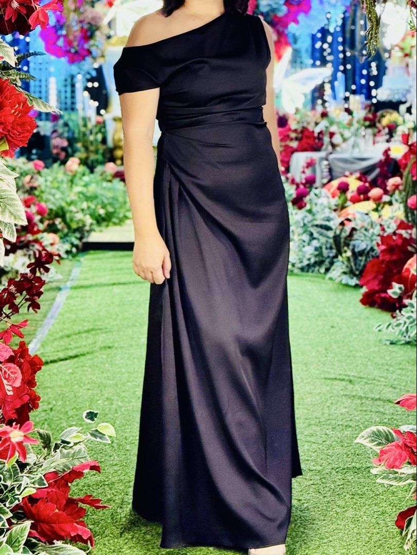 Black Off-Shoulder Long Dress (Category: Dresses) located in Davao. Submitted by bydonbu (Listing ID 1425239812, Image 2). Description: - only used once, no issue good as new - very nice fit and comfy to wear - size large dm me for more infos.
