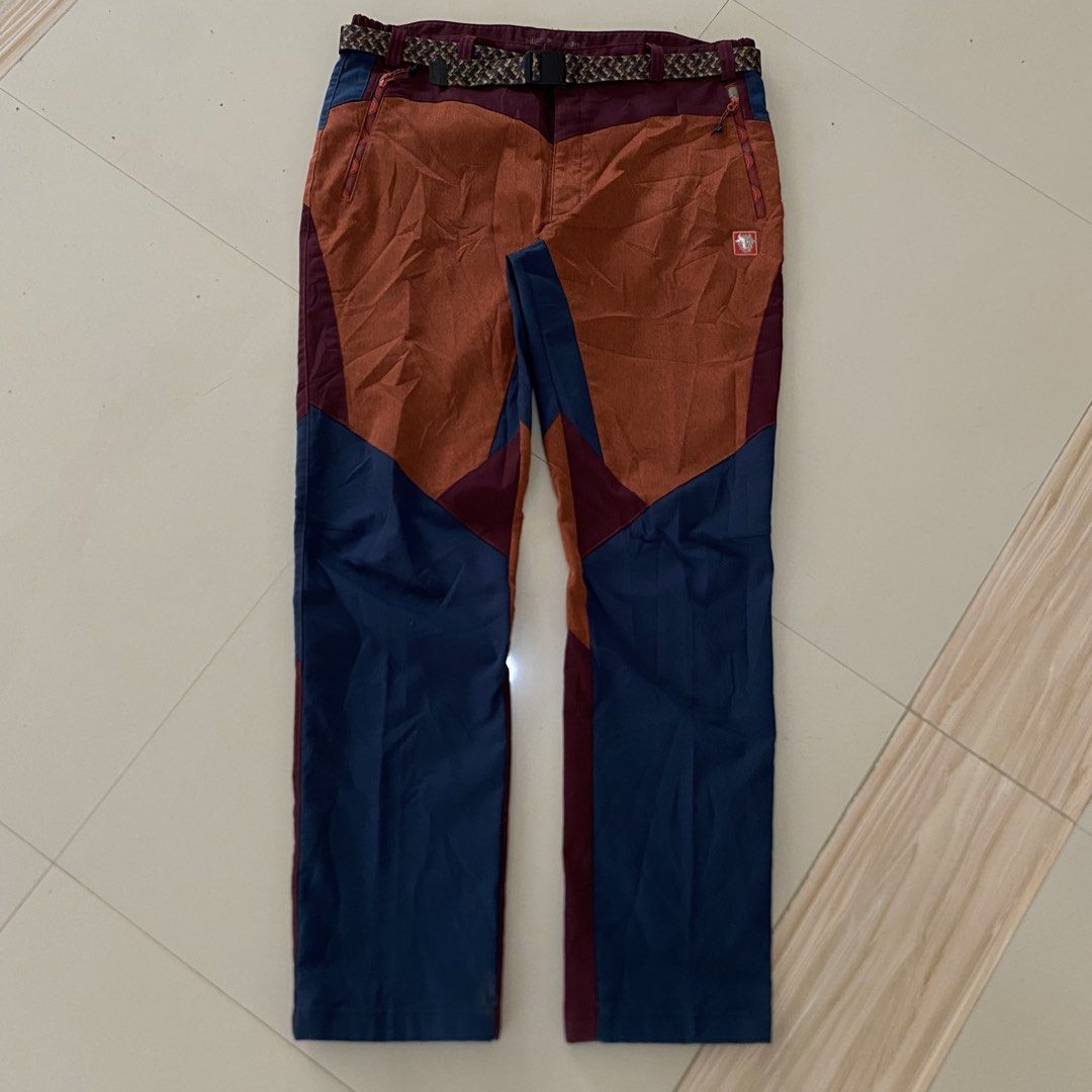 Black Yak Extreme Peak Pants (Category: Coats, Jackets and Outerwear) located in Sagbayan (Borja). Submitted by lunapawpaw46843 (Listing ID 1425091972, Image 1). Description: excellent 34-36 waistline 42 length 10 hem 8 leg opening .