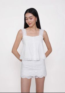 (Category: ) located in . Submitted by beyoutiful.closet (Listing ID 1425092017, Image 1). Description: .