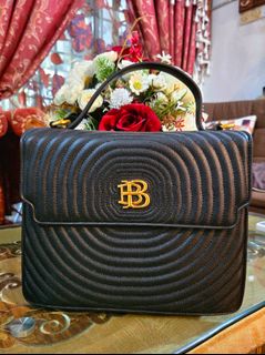 (Category: ) located in . Submitted by huda_wardrobe (Listing ID 1425100874, Image 1). Description: .