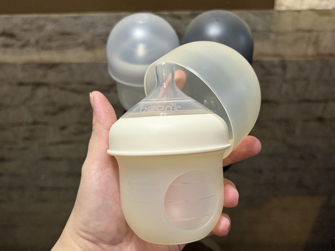 Boon Nursh Bottle Set (Category: Breastfeeding & Bottle Feeding) located in Bacoor. Submitted by aguilariza (Listing ID 1425173719, Image 2). Description: Boon Set of 3 Nursh Silicone Baby Feeding Bottle (with Pouches) 4oz/118ml BPA-Free Gray Shades Nipple 0m+ RFS: ayaw ni LO. Used only 1bottle/nipple to try tho di ko na alam alin dyan 😅 .