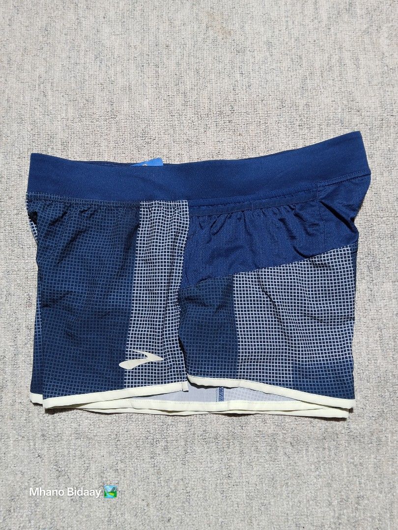 Brooks Men's Sherpa 3" Split Shorts - Small (Category: Activewear) located in Valencia. Submitted by mhano_bidaay_outdoors_218 (Listing ID 1425171020, Image 3). Description: Brooks Men's Sherpa 3" Split Shorts in size Small. Features a waist line of 32-34" and a 10" length. The leg opening is 13.5". Made with quick drying and lightweight fabric. Color rate is 10/10..
