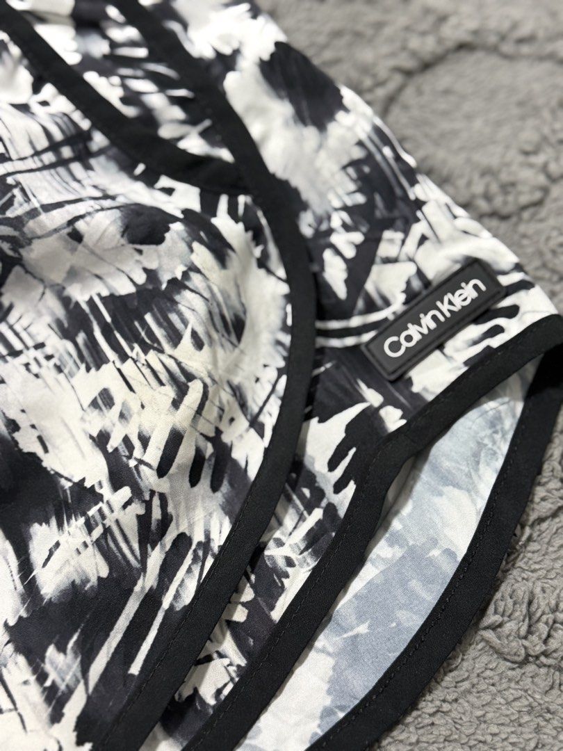 Calvin Klein Black and White Shorts (Category: Shorts) located in Quezon City. Submitted by realqueenzy (Listing ID 1425227272, Image 2). Description: Med.