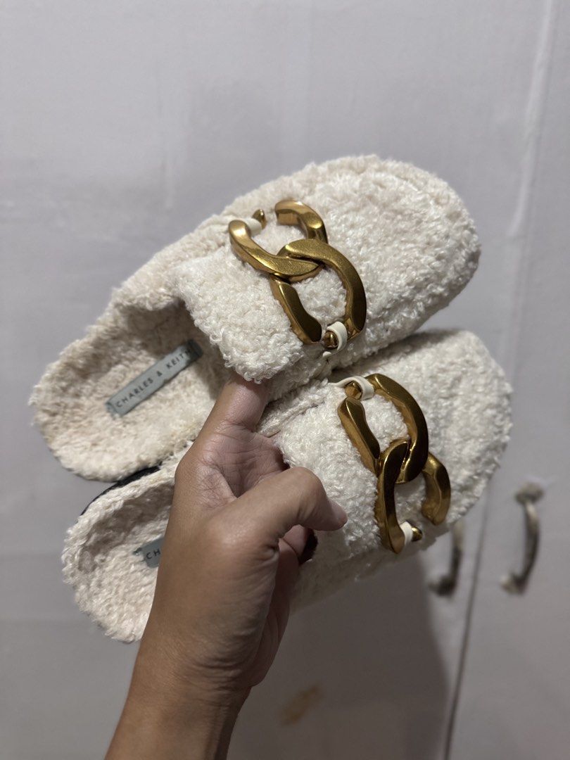 Charles & Keith Chain Detail Slippers (Category: Slippers and slides) located in Kabankalan. Submitted by vera.styles (Listing ID 1425186675, Image 1). Description: .