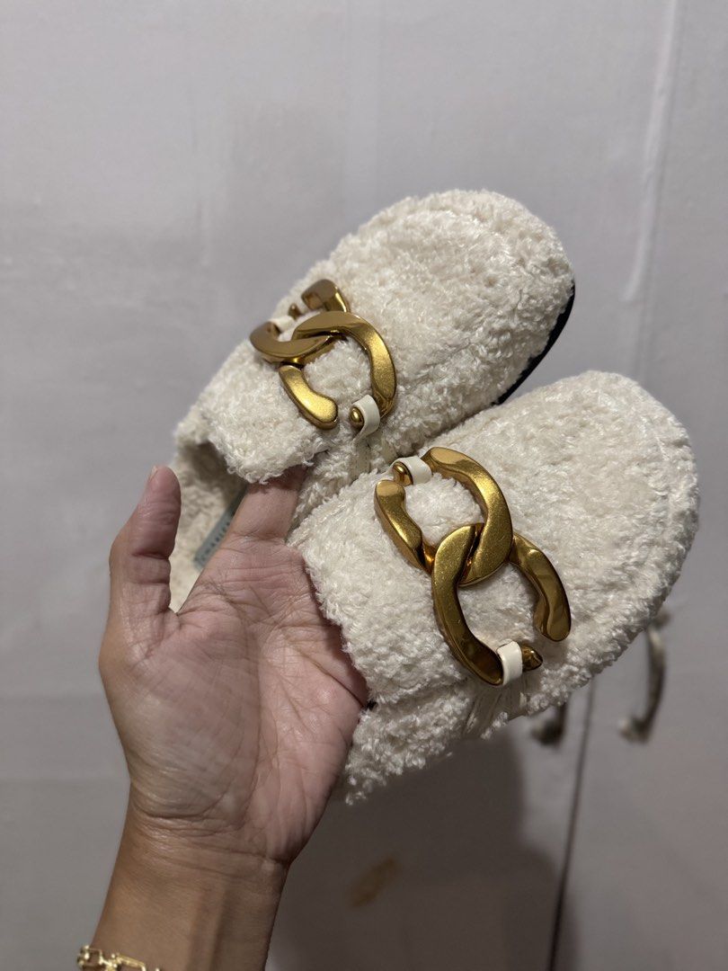 Charles & Keith Chain Detail Slippers (Category: Slippers and slides) located in Kabankalan. Submitted by vera.styles (Listing ID 1425186675, Image 2). Description: .