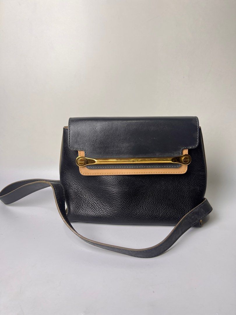 Chloé Clare (Category: Luxury Bags & Wallets) located in Baguio. Submitted by chiechie1234 (Listing ID 1425210420, Image 1). Description: Chloé Clare.