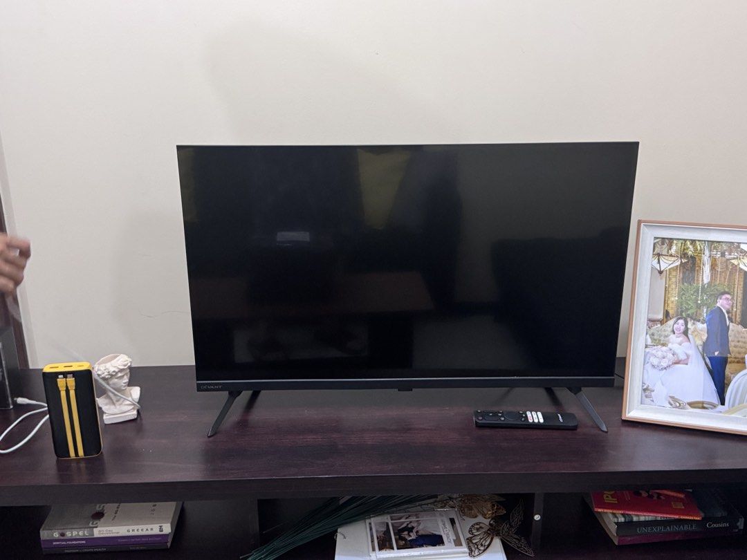 Devant LED TV with Remote (Category: TV) located in Pasay City. Submitted by shirley.manacsa (Listing ID 1425218550, Image 1). Description: .
