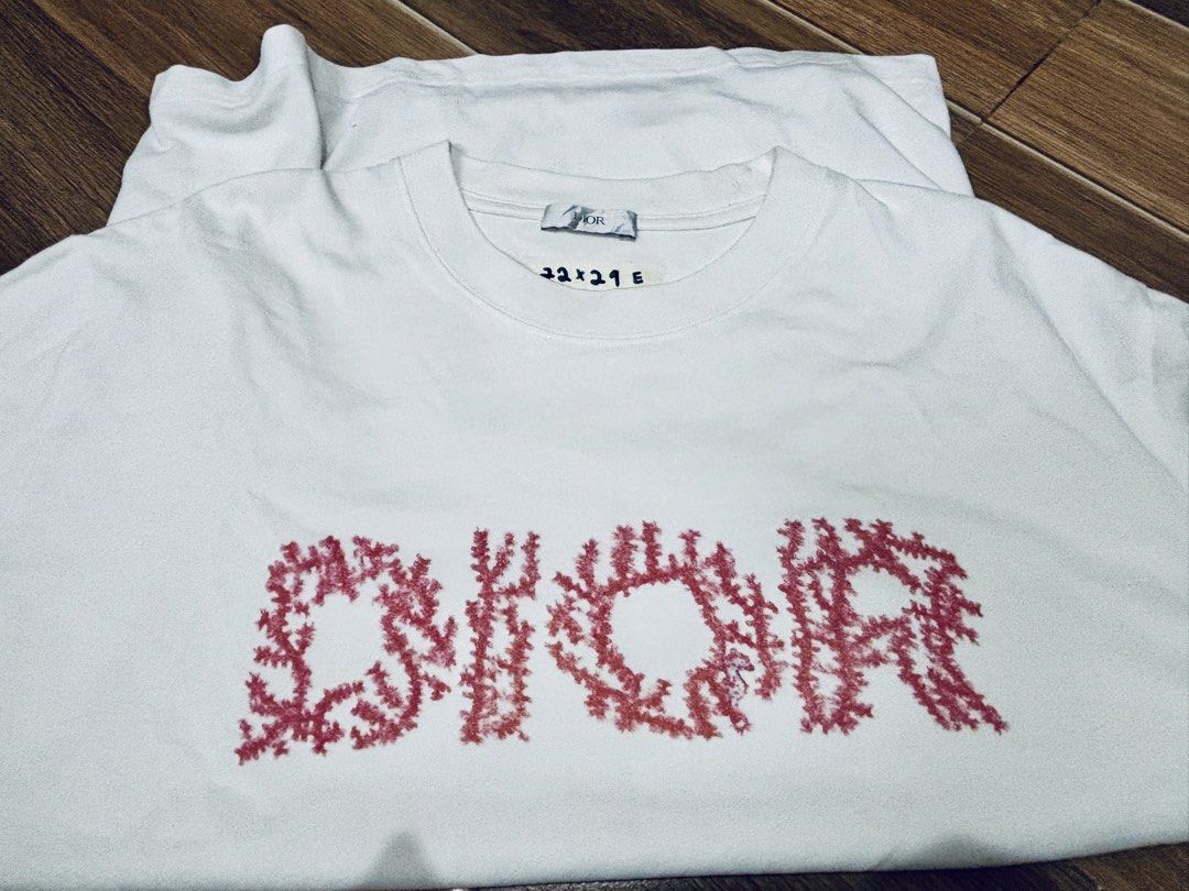 DIOR (Laser Print) (Category: Tshirts & Polo Shirts ) located in Aroroy. Submitted by paldogs (Listing ID 1425080926, Image 3). Description: DIOR (LASER PRINT) EXCELLENT CONDITION DIMENSIONS 22x28 NEED WASH SIZE LARGE - SEMI XL.