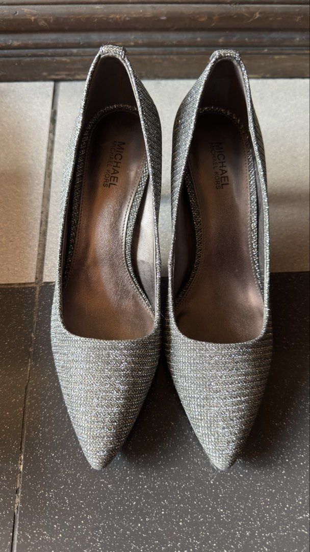 DOROTHY FLEX PUMP (Category: Heels) located in Makati City. Submitted by RR_Shop (Listing ID 1425164087, Image 1). Description: orignal price 8,000 Give you a discount if you buy more items! Reason to sell: I’m decluttering and selling pre-loved items. Payment options: - LBC: Prepaid COD - Lalamove: GCash payment .