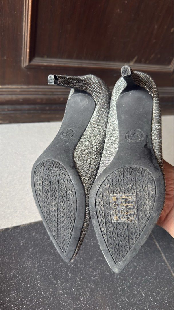 DOROTHY FLEX PUMP (Category: Heels) located in Makati City. Submitted by RR_Shop (Listing ID 1425164087, Image 3). Description: orignal price 8,000 Give you a discount if you buy more items! Reason to sell: I’m decluttering and selling pre-loved items. Payment options: - LBC: Prepaid COD - Lalamove: GCash payment .