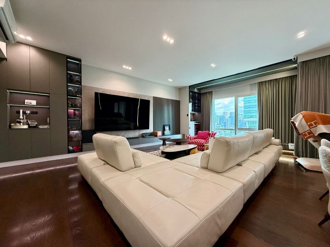 Edades Suites Rockwell (Category: Apartments & Condos) located in Makati City. Submitted by renzproperties (Listing ID 1425173161, Image 3). Description: 📍 Edades Suites | 2BR Rockwell For Sale 💰Price: ₱135.5M Gross 2 BR + maid’s room w T&B 3 TB + powder room FA: 237 sqm Inclusions: ACs & kitchen appliances Parking: 3 slots (B1) Features: * High floor corner unit (few floors below penthouse) * Facing amenities 🌊 and Rockwell ✨ * Living room ba