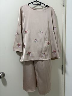 (Category: ) located in . Submitted by da.closets (Listing ID 1425196803, Image 1). Description: .