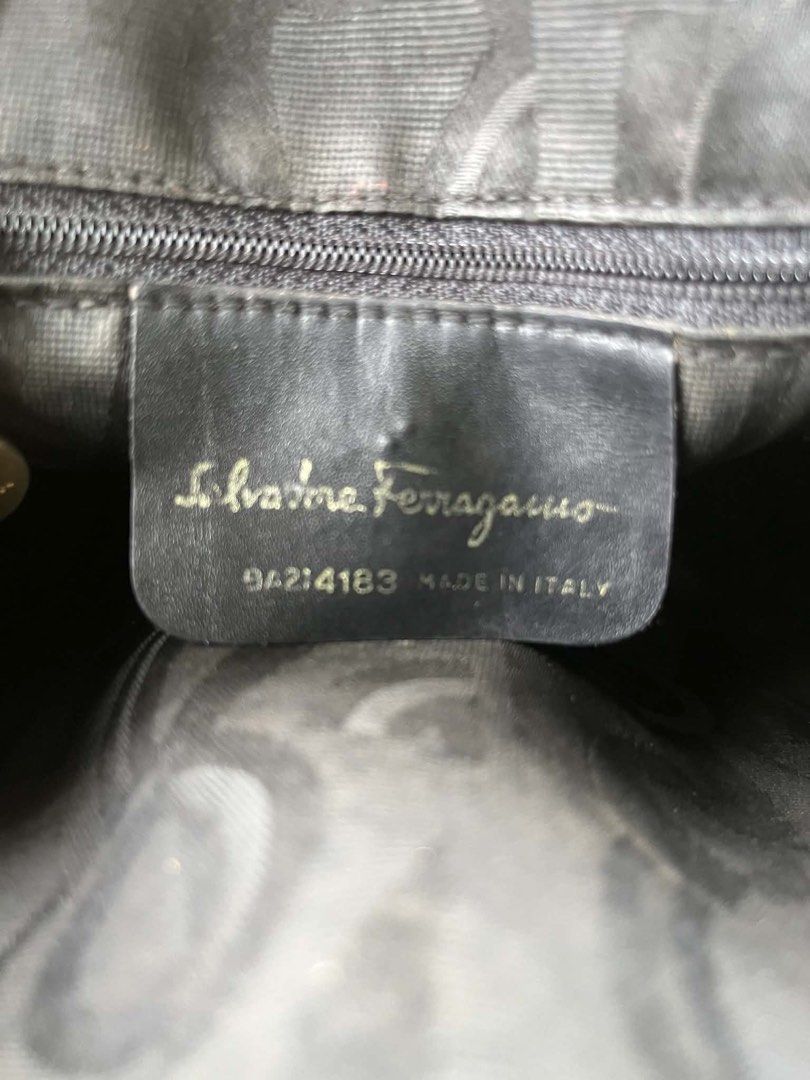 Ferragamo sling bag (Category: Cross-body Bags) located in Oroquieta. Submitted by quickforest_8a519b (Listing ID 1425196070, Image 3). Description: near medium lampo zip ganda ng leather spacious .