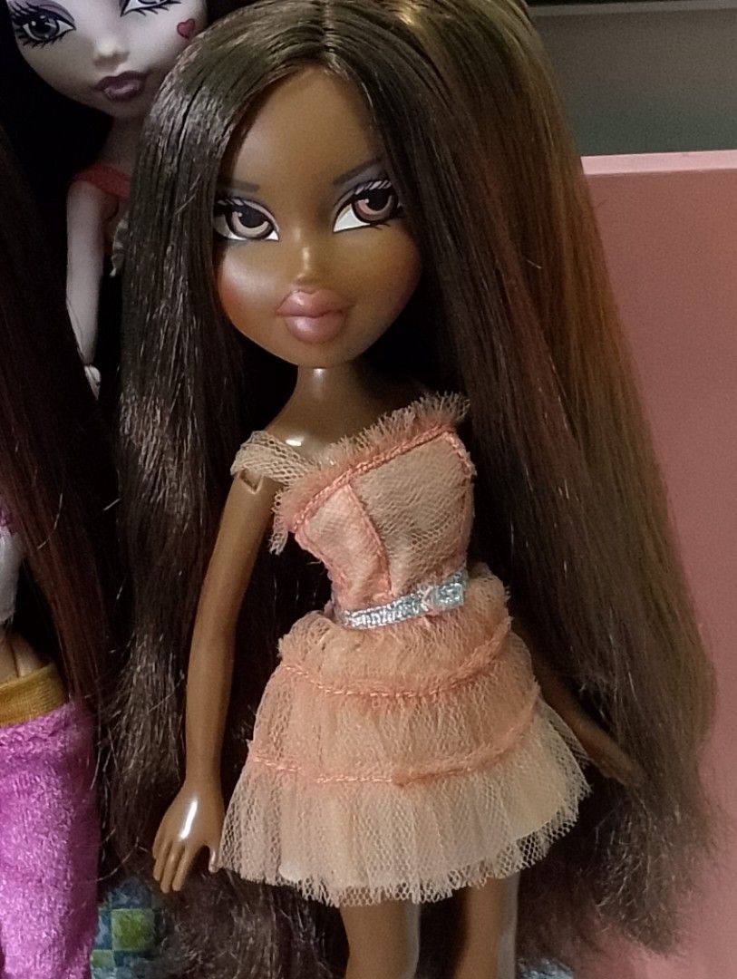 FT/ HTF Bratz Birthday Sasha 2nd edition (Category: Kids Toys) located in Santo Domingo. Submitted by glitterpinkgloss (Listing ID 1425116437, Image 2). Description: FOR TRADE FOR BRATZ OR GB FRNAKIE!! ‼️TRADE ONLY‼️ -with og shoes ka same value sana niya Planning to trade her for: SWEET DREAMZ CLOE W OG FIT PAMPERED PUPZ CLOE W OG FIT can do other, Drop offers nalang! and also have iso list^^.