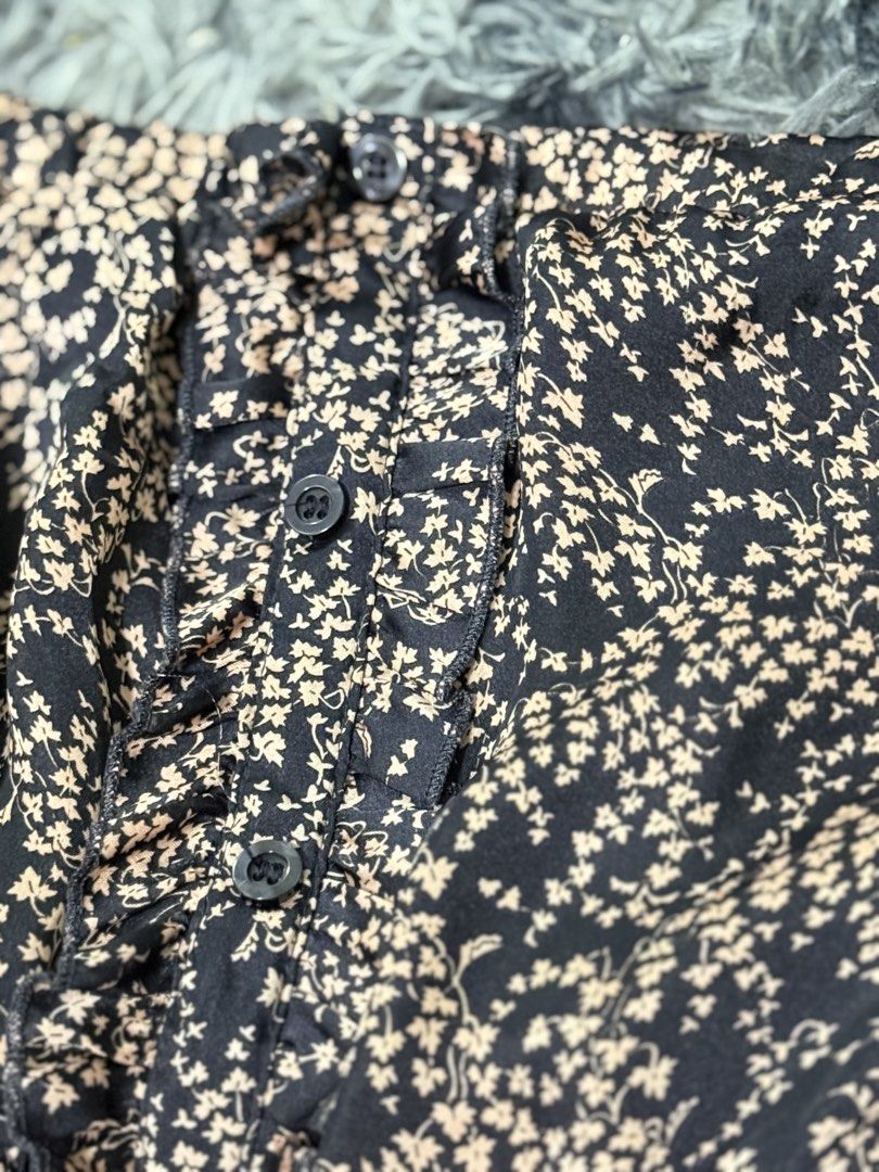 Forever 21 Floral Strapless Dress (Category: Dresses) located in Quezon City. Submitted by realqueenzy (Listing ID 1425213015, Image 3). Description: S-M .