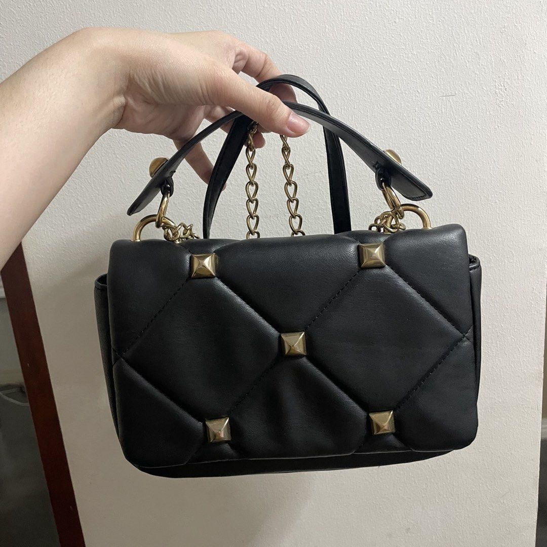 Forever 21 Shoulder bag (Category: Shoulder Bags) located in Marikina City. Submitted by pial21 (Listing ID 1425120463, Image 2). Description: Forever 21 shoulder/crossbody bag.