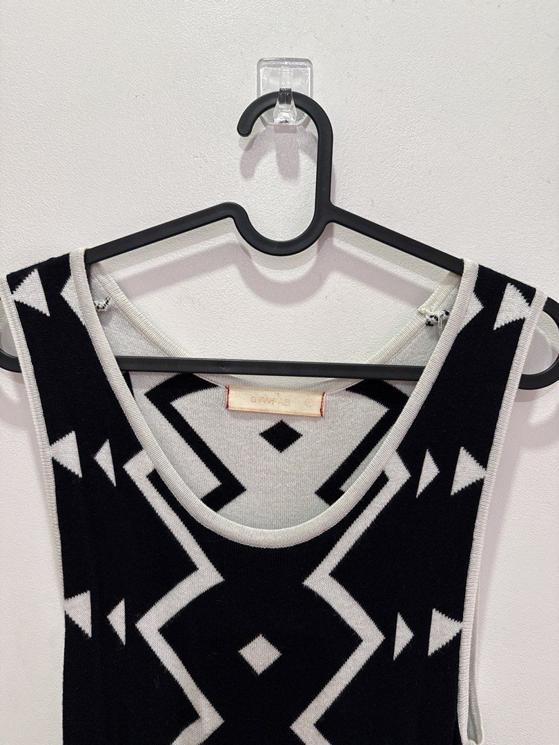 GTWFAB Sleeveless Dress (Category: Dresses) located in Antipolo. Submitted by gianasanchez (Listing ID 1425145400, Image 2). Description: - Symphony sleeveless dress - Black and white geometric pattern - Scoop neckline - Fitted bodice - Flared skirt - Unique zigzag and diamond design - Suitable for various occasions.