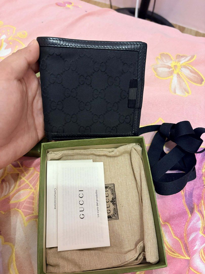 Gucci Black Wallet ORIGINAL (Category: Luxury Bags & Wallets) located in Bacoor. Submitted by preownedparadyse (Listing ID 1425061032, Image 1). Description: .
