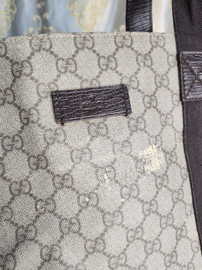 Gucci GG leather Tote Bag (Category: Luxury Bags & Wallets) located in Baguio. Submitted by alonasteph (Listing ID 1425246670, Image 2). Description: mininal flaws please check each pic likenew inside.