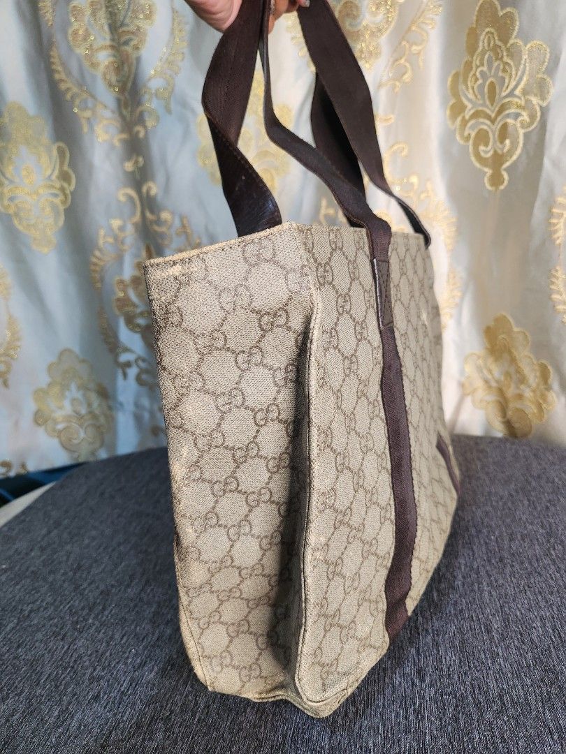 Gucci GG leather Tote Bag (Category: Luxury Bags & Wallets) located in Baguio. Submitted by alonasteph (Listing ID 1425246670, Image 3). Description: mininal flaws please check each pic likenew inside.