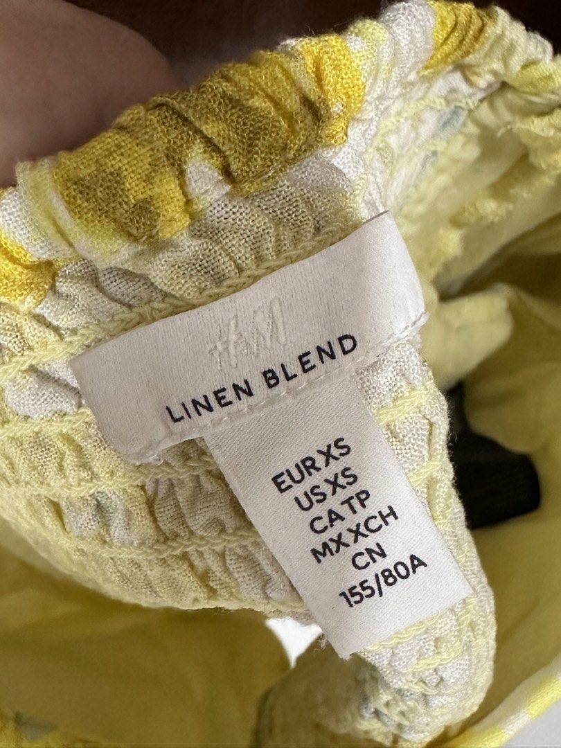 H&M Linen Blend Floral Top (Category: Sleeveless) located in Batangas. Submitted by lovedbydrea23 (Listing ID 1425117414, Image 3). Description: used only once for a beach trip rfs: decluttering lp posted .