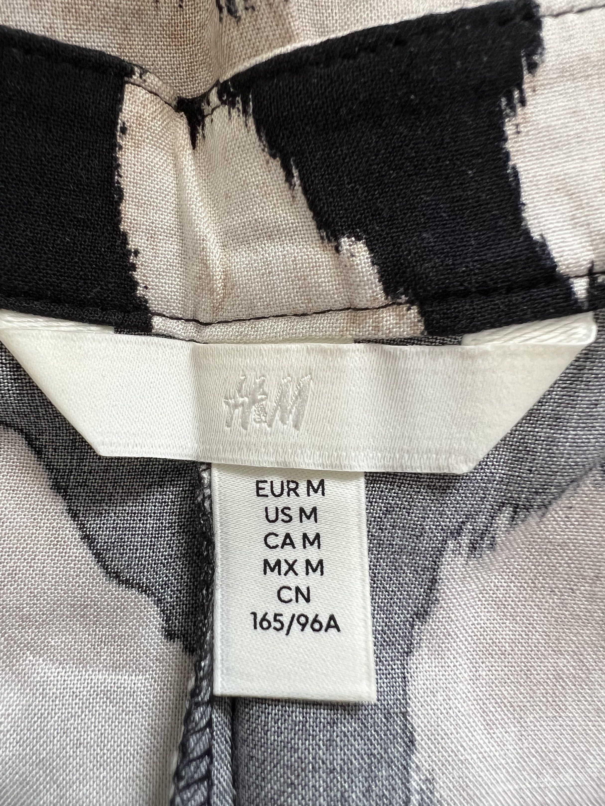 H&M Printed Dress - Size M (Category: Dresses) located in Davao. Submitted by ilybm (Listing ID 1425090114, Image 2). Description: .