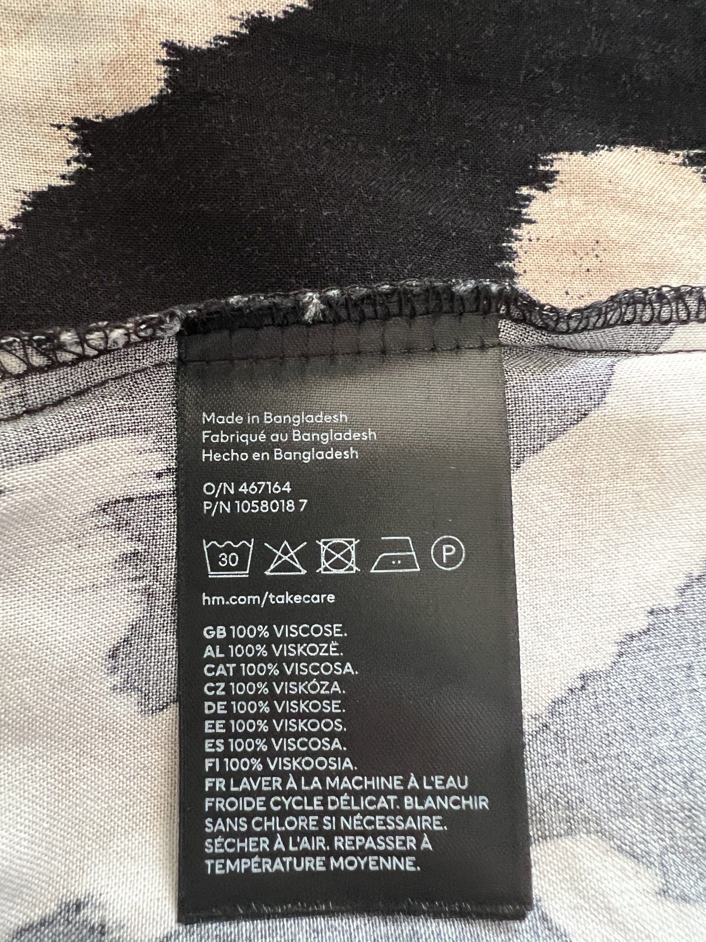 H&M Printed Dress - Size M (Category: Dresses) located in Davao. Submitted by ilybm (Listing ID 1425090114, Image 3). Description: .