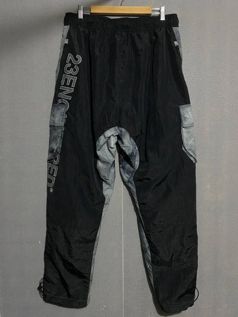 Jordan 23 Engineered Printed Cargo Pants (Category: Joggers) located in Antipolo. Submitted by mogulcollective (Listing ID 1425190754, Image 2). Description: Jordan 23 Engineered Printed Cargo Pants 2 sizes available Authentic Brand new with hangtag, need wash lang po, minor storage dirt 3XL on tag Waist - 34-40 Length - 43 Leg Opening - 7.5 (with adjustable cord lock) Brand new with hangtag 2XL on tag Waist - 32-38 Length - 42 Leg Opening - 7 (w
