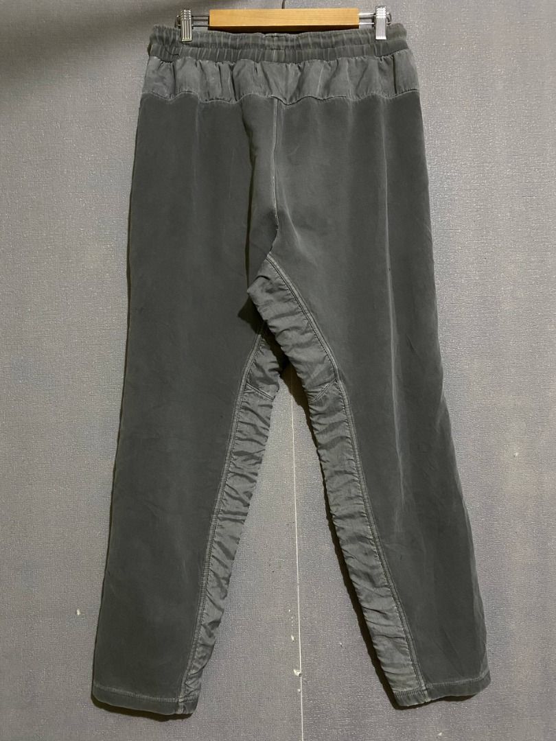 Jordan Engineered Side Zip Grey Sweatpants (Category: Joggers) located in Antipolo. Submitted by mogulcollective (Listing ID 1425188294, Image 3). Description: Jordan Engineered Side Zip Grey Sweatpants Authentic Excellent condition XL on tag Waist - 32-36 Length - 40 Leg Opening - 6 .
