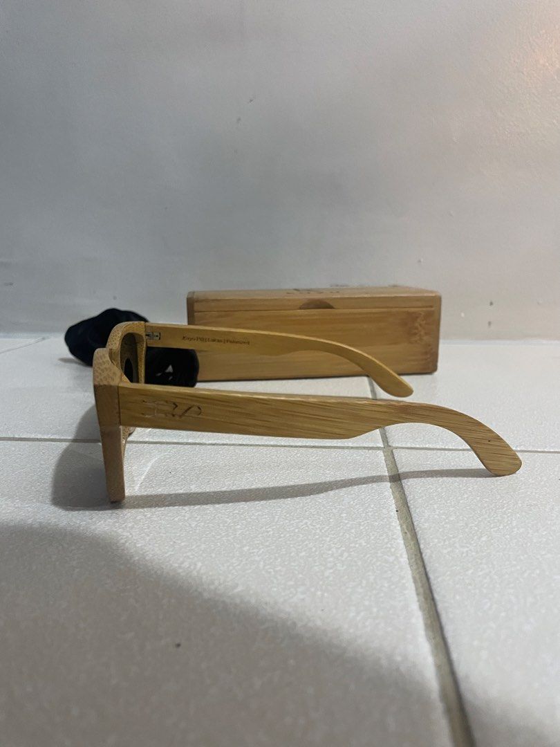KAYU Bamboo Sunglasses (Category: Sunglasses & Eyewear) located in Manila. Submitted by threethumbsup (Listing ID 1425224028, Image 3). Description: Rfs: decluttering Fixed price and for pick up only, grand towers manila or vito cruz station Packaging: as is, will place inside tote bag Box is broken but glasses are fine Gcash or cash exact amount.