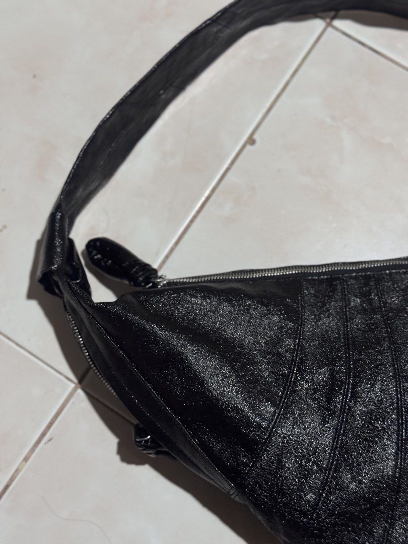 Lemaire Croissant Bag Large (Category: Luxury Bags & Wallets) located in Manila. Submitted by mpac22222 (Listing ID 1425121089, Image 2). Description: Very good condition No issue Size: Large.